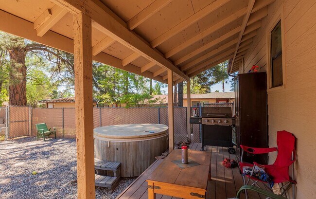 Rear Entrance with Porch & Jacuzzi - 2518 N West St