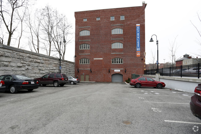 Building Photo - Oliver Lofts
