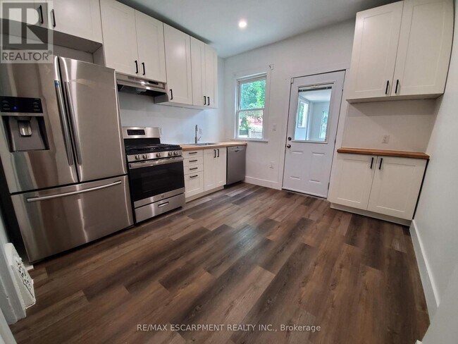 Photo du bâtiment - 198 Sherman Ave N