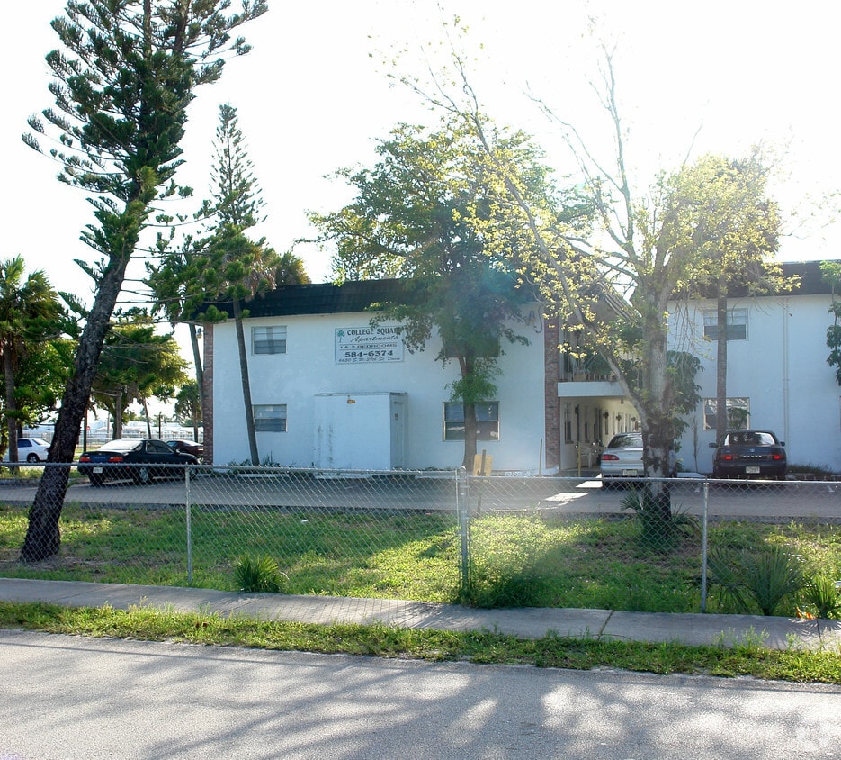 Primary Photo - College Square