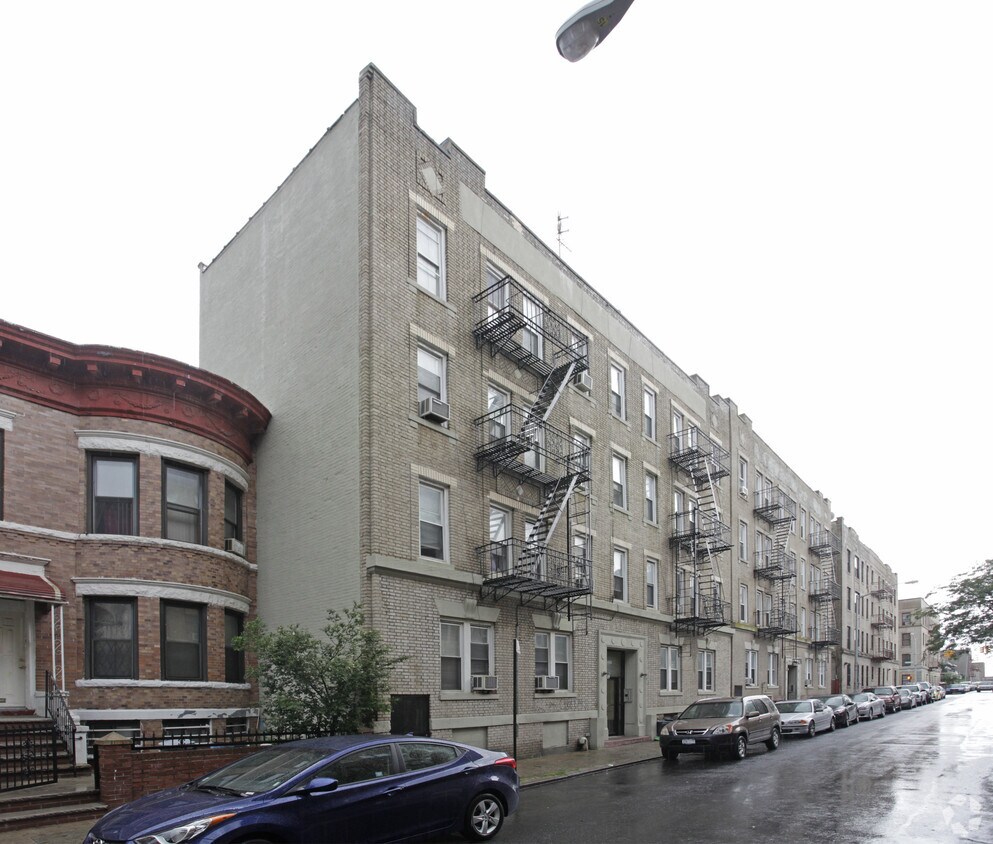 Primary Photo - 1482 Lincoln Pl