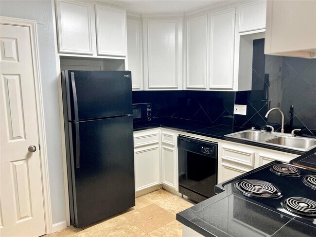 Building Photo - 13604 Ravensway Dr