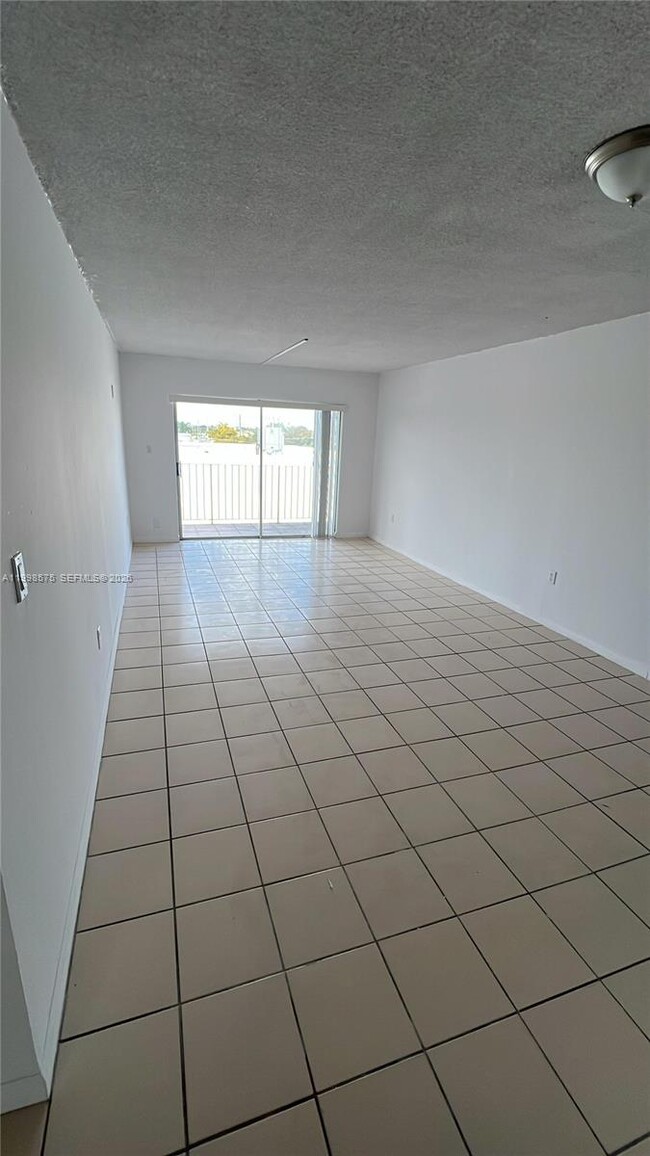 Building Photo - 4480 Palm Ave