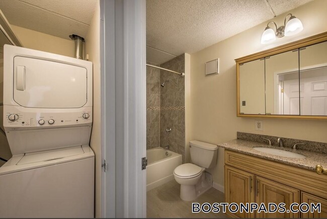 Building Photo - 757 Highland Ave