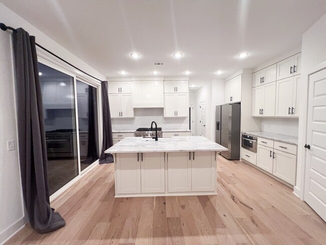 Photo - 1430 E Huntsville Rd House