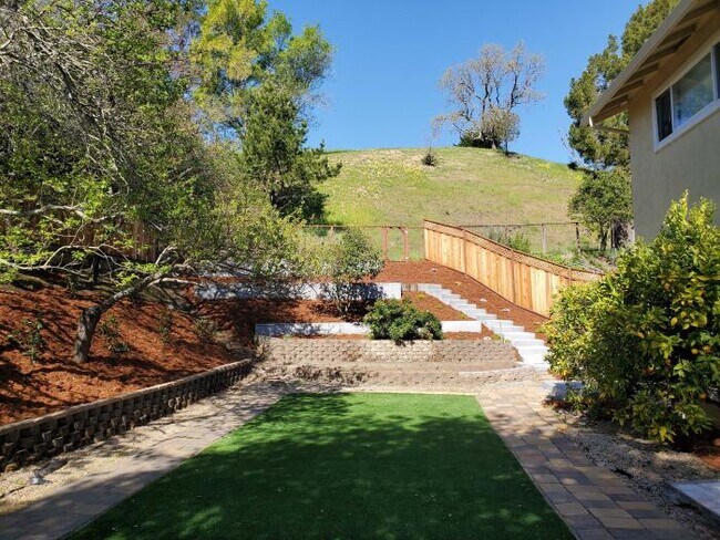 Building Photo - 5 bedroom in San Rafael CA 94903