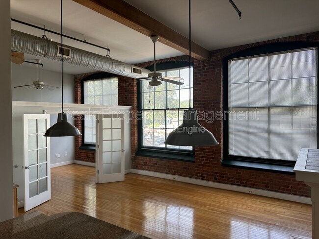 Building Photo - 801 Hinton St