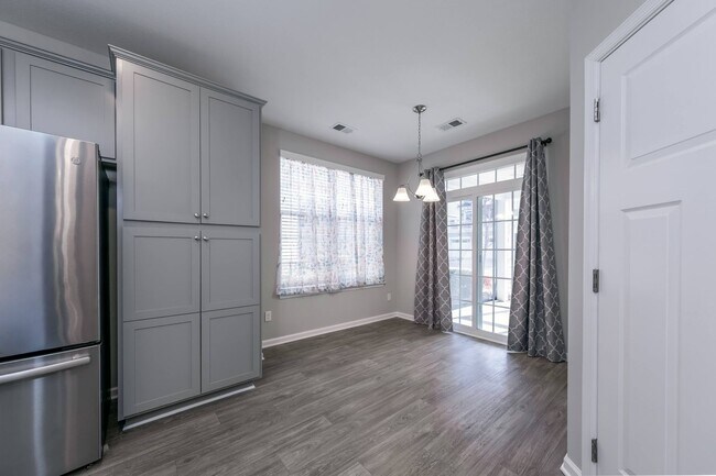 Foto del edificio - Like New one level living