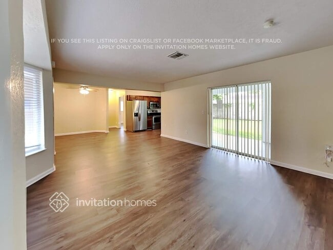 Foto del edificio - 8006 NW 43rd St