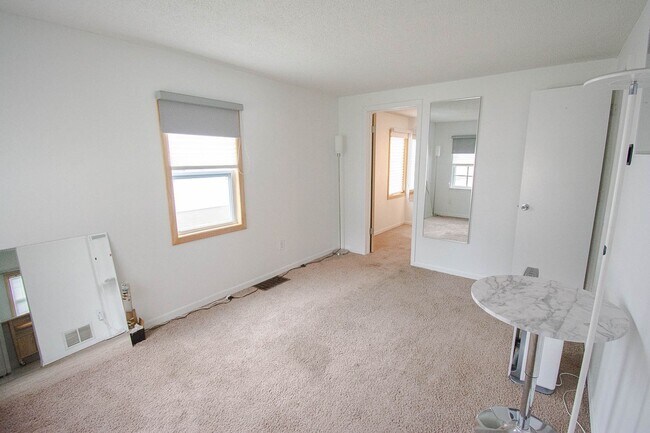 Foto del edificio - Cozy 2 Bedroom SE Rochester Home with Incredible Yard!