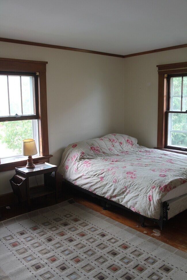 4 habitaciones tranquilas y cómodas - 106 SE 2nd Ave