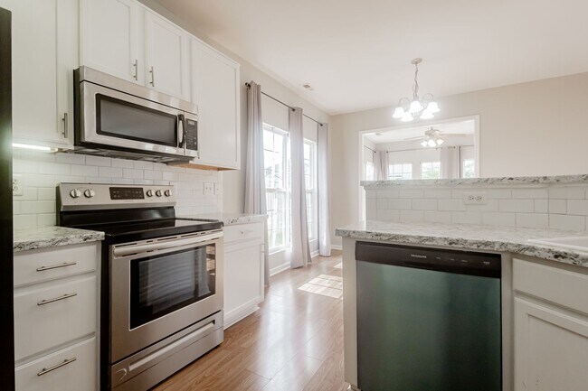 Building Photo - 125 Cloverwood Dr SW