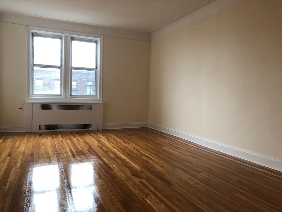 Foto principal - 8210 19th Ave