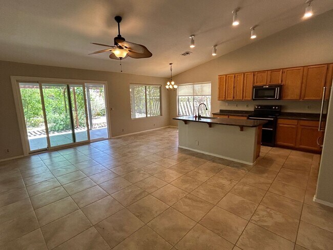 Building Photo - Fantastic 4 bedroom / 2 bathroom home in M...