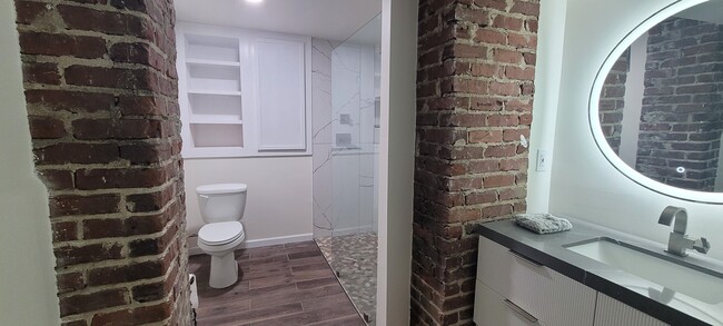 Bathroom - 2414 Glenwood Dr NE