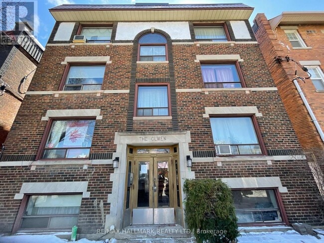 Building Photo - 597 St Clair Ave W