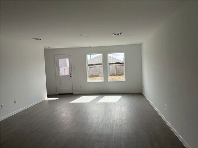 Building Photo - 25670 Roy Rogers Rd