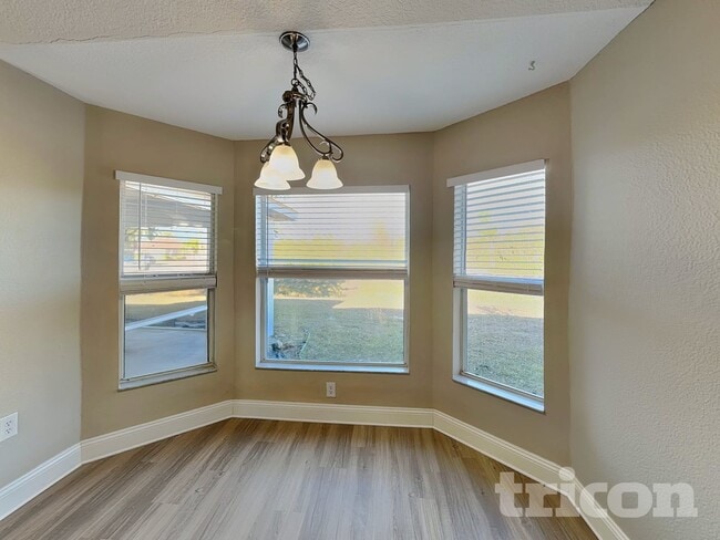 Building Photo - 8606 Lisa Blvd