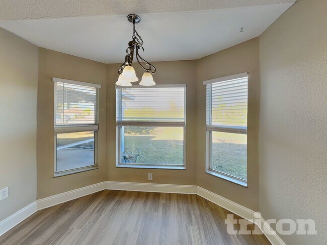 Foto del edificio - 8606 Lisa Blvd