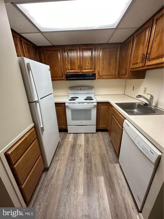 Building Photo - 105 Stanford Ct