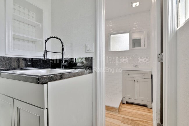 Photo - 825 Truman St Townhome