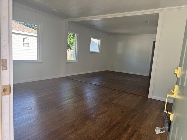 Building Photo - 1119 W Eufaula St