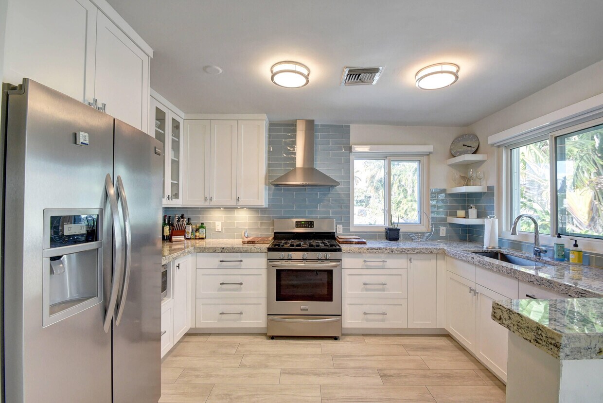 Primary Photo - 1020 Casuarina Rd
