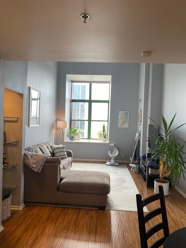 Foto del edificio - 270 E Highland Ave