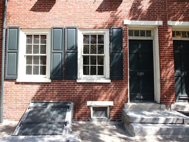 Exterior - 935 Lombard St
