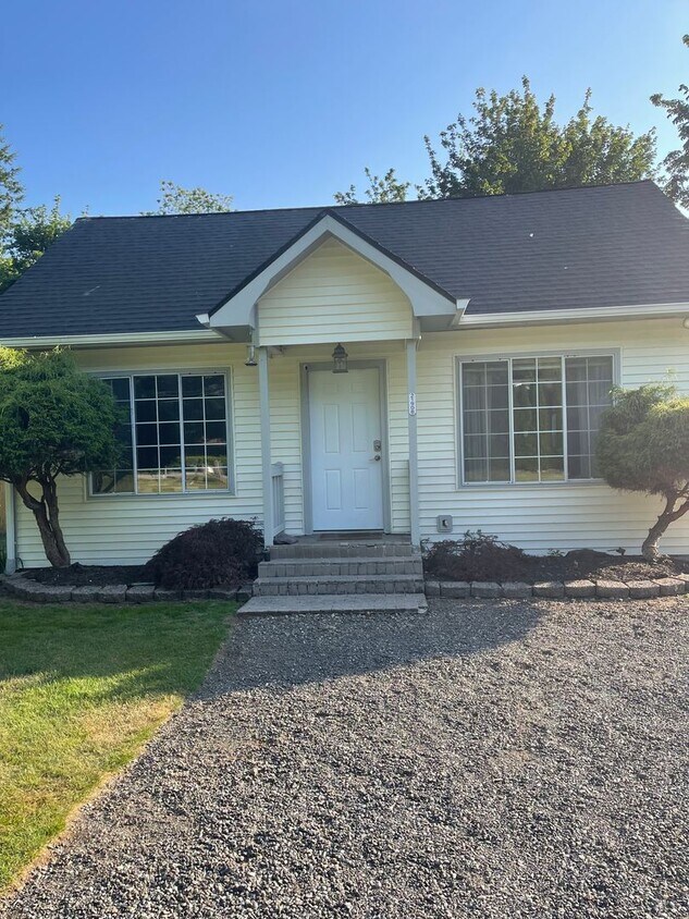 Foto principal - Charming 2 Bedroom Home in Granite Falls