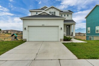 Building Photo - 4831 Silver Ridge Rd