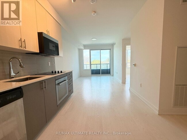 Building Photo - 415 Main St W