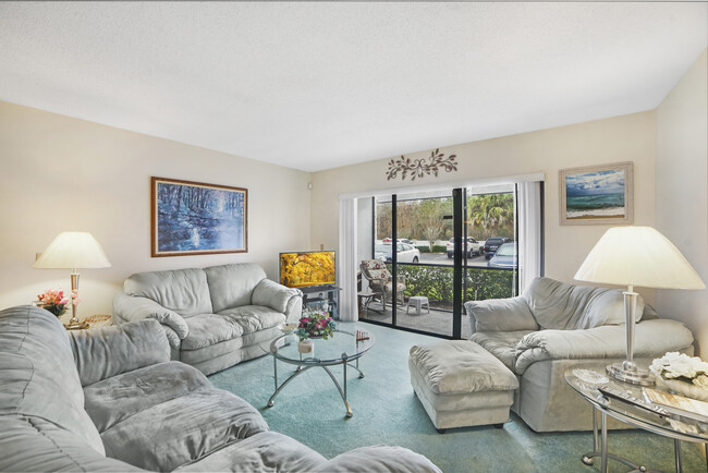 Building Photo - 1011 S Pine Ridge Cir