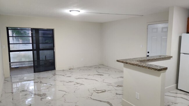 Foto del edificio - 805 NE 199th St