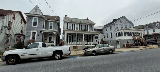 Foto del edificio - 84 E Franklin St