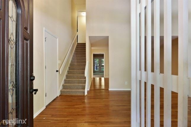 Building Photo - 4 br, 2 bath House - 110 Lakeview Ridge