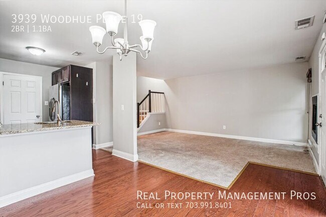 Foto del edificio - 3939 Woodhue Pl