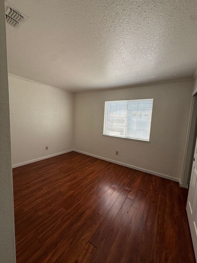 Foto del edificio - 4 bed | 2.5 bath | 1712 SF | 2 Car Garage | Two Story | Tenant pays $175 monthly for WS&G