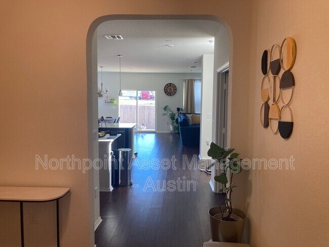 Building Photo - 602 Screech Owl Dr