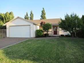 Building Photo - 602 E Country Side Ave