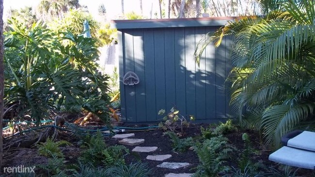 Foto del edificio - 2 br, 2 bath Apartment - 2563 NE Palm Ave