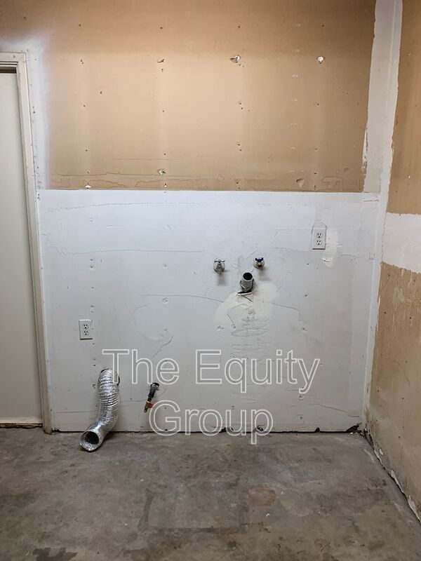 Building Photo - 547 Tulare Ave