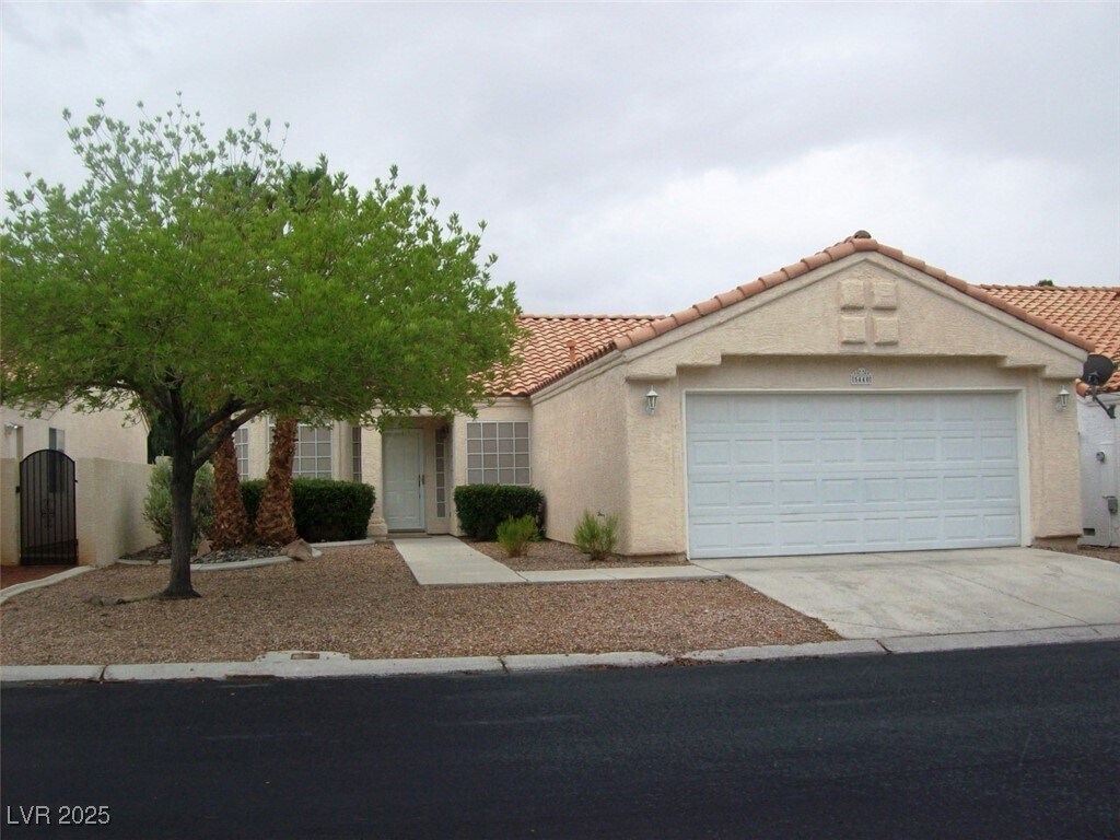 Foto principal - 5440 Red Sun Dr