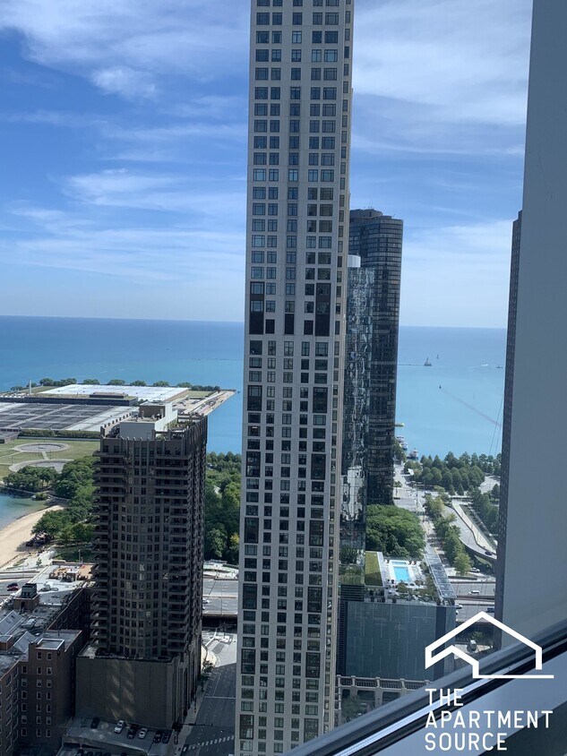 Foto principal - 512 N McClurg Ct