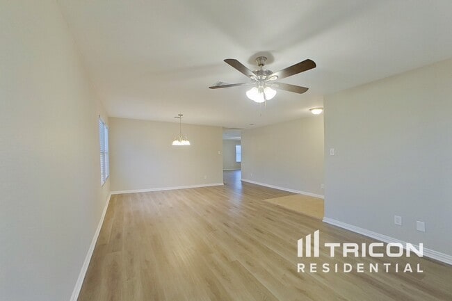 Foto del edificio - 2705 White Pine Dr