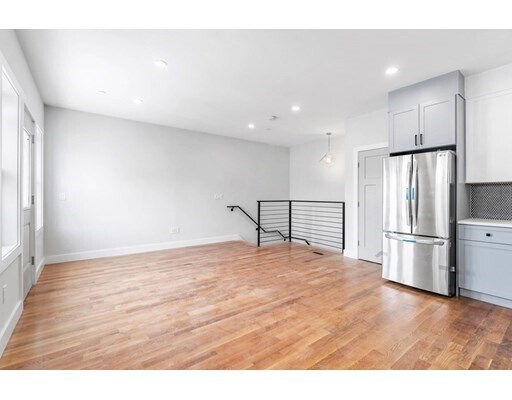 Building Photo - 181 Bennington St