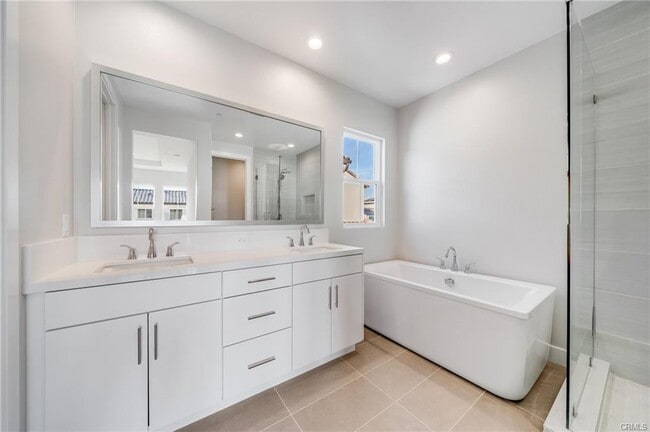 Building Photo - 716 Olivier Dr