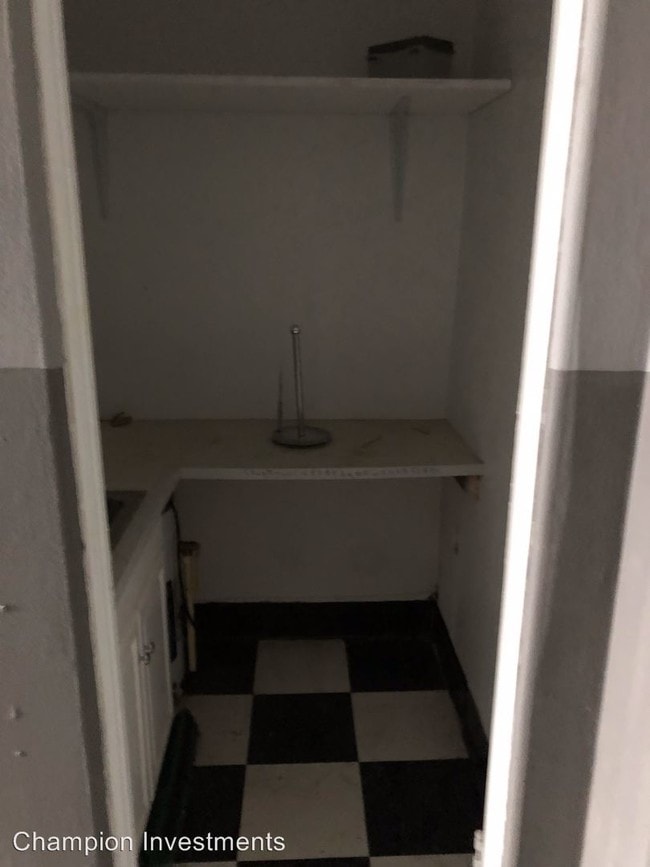 Building Photo - Studio, 0.5 bath House - 122 East Court St.