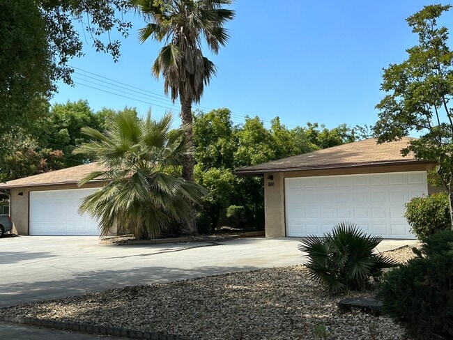 Building Photo - 888 Ponderosa Dr