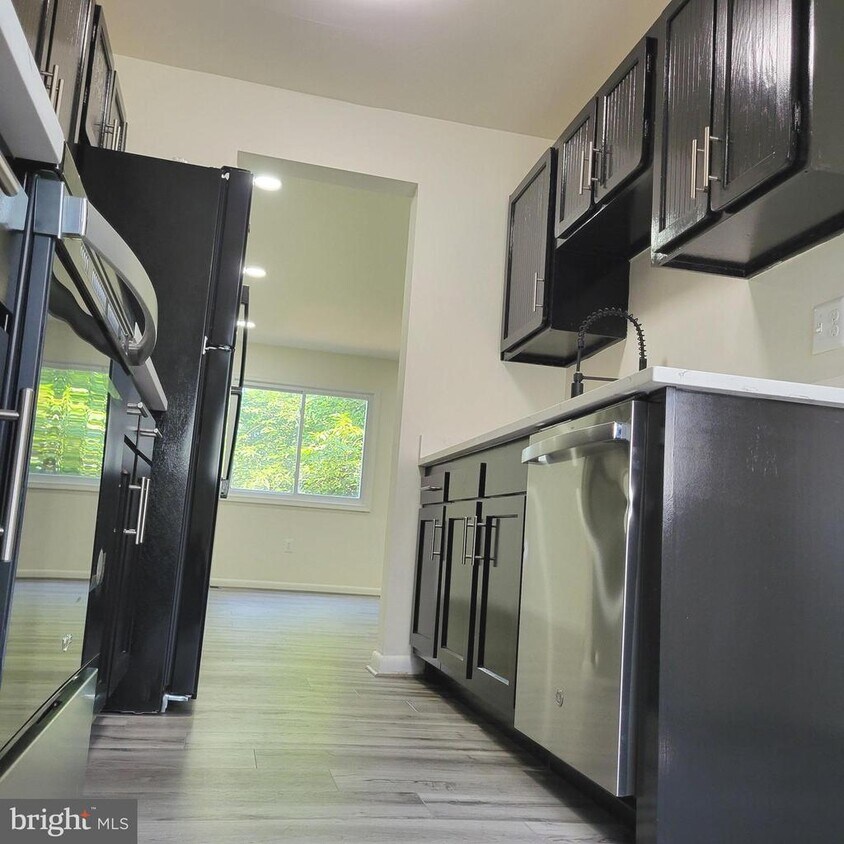 Foto principal - 1126 Barnaby Terrace SE
